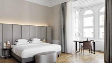 Junior-Suite, 1 King-Bett | Hochwertige Bettwaren, Zimmersafe, individuell dekoriert, Schreibtisch