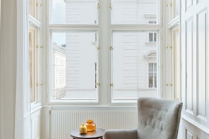 Sengetøy av topp kvalitet, safe på rommet og individuelt dekorert