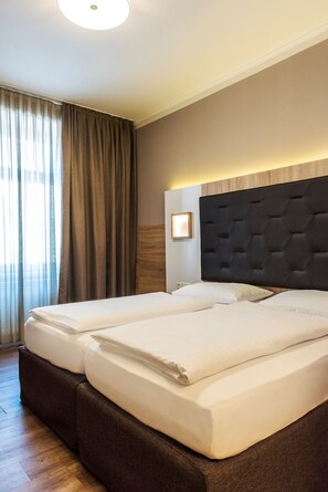 Literie hypoallergénique, minibar, coffres-forts dans les chambres