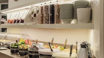 Desayuno buffet (EUR 10 por persona)