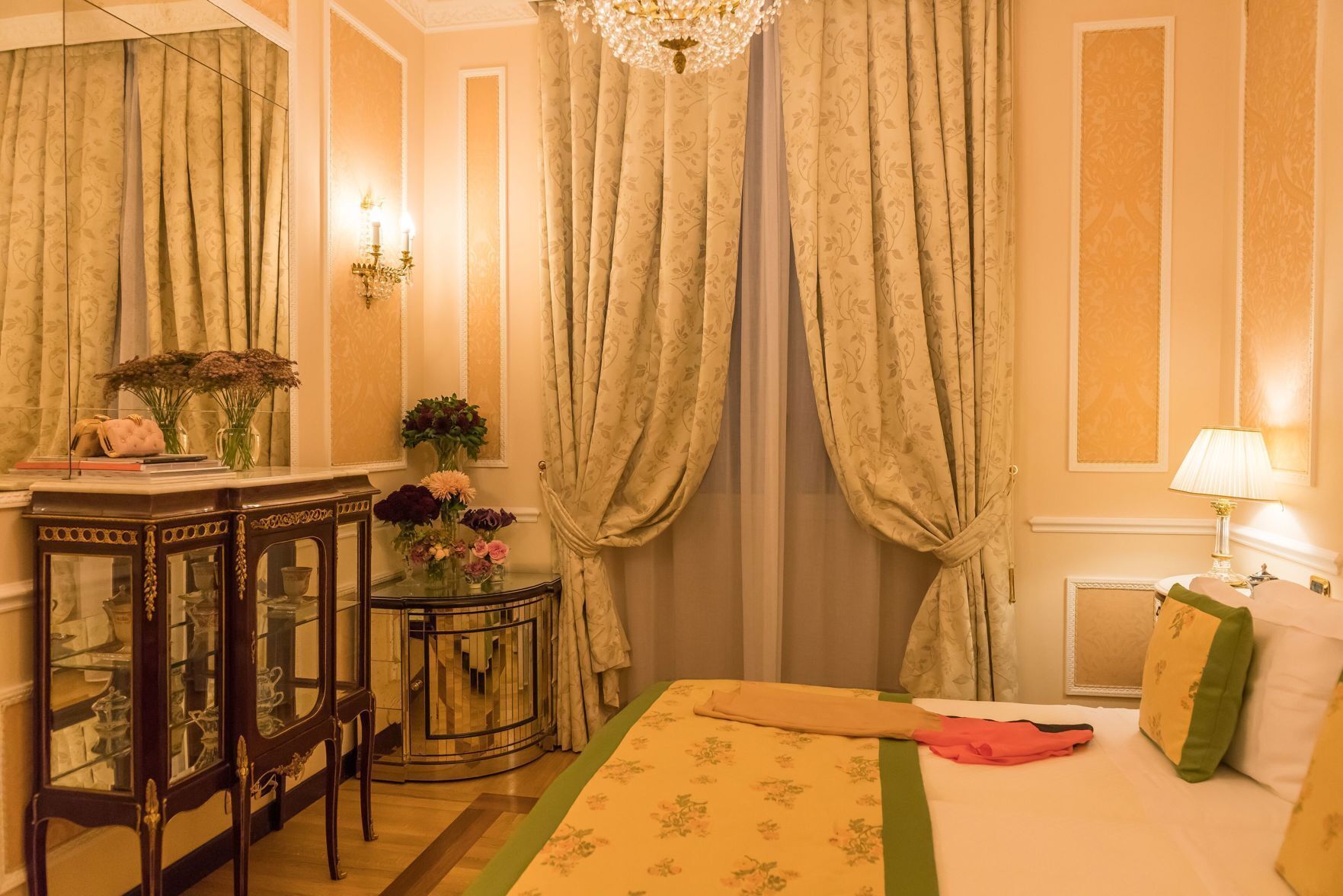 Premium bedding, minibar, in-room safe, desk