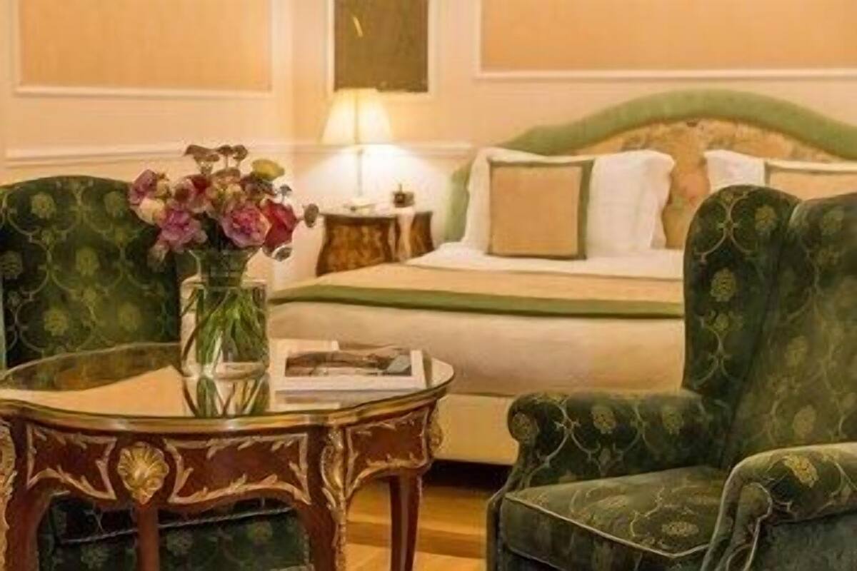 Hochwertige Bettwaren, Minibar, Zimmersafe, Schreibtisch