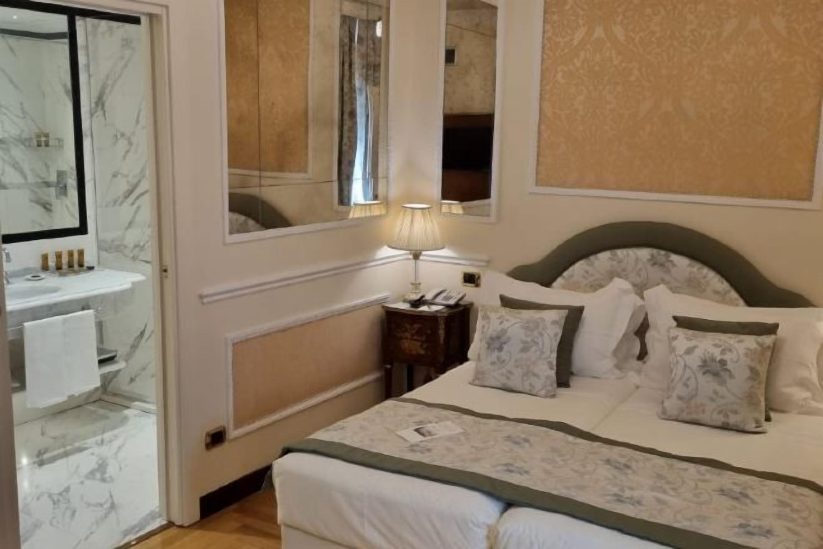 Ropa de cama de alta calidad y minibar 