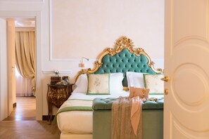 Classic Suite | Premium bedding, minibar, in-room safe, desk - Bernini Palace (Florence)