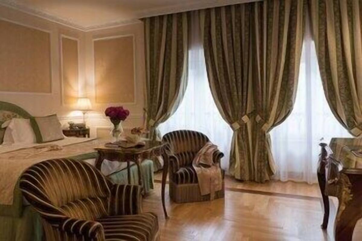 Hochwertige Bettwaren, Minibar, Zimmersafe, Schreibtisch