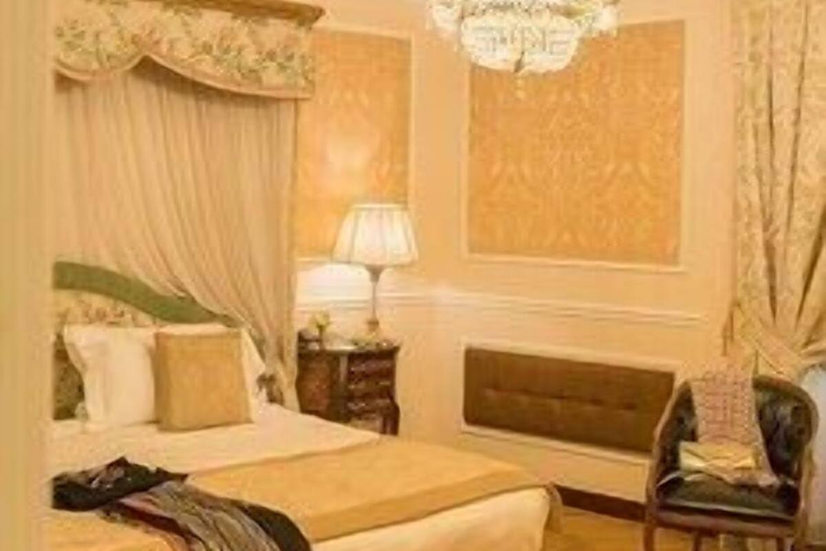 Hochwertige Bettwaren, Minibar, Zimmersafe, Schreibtisch