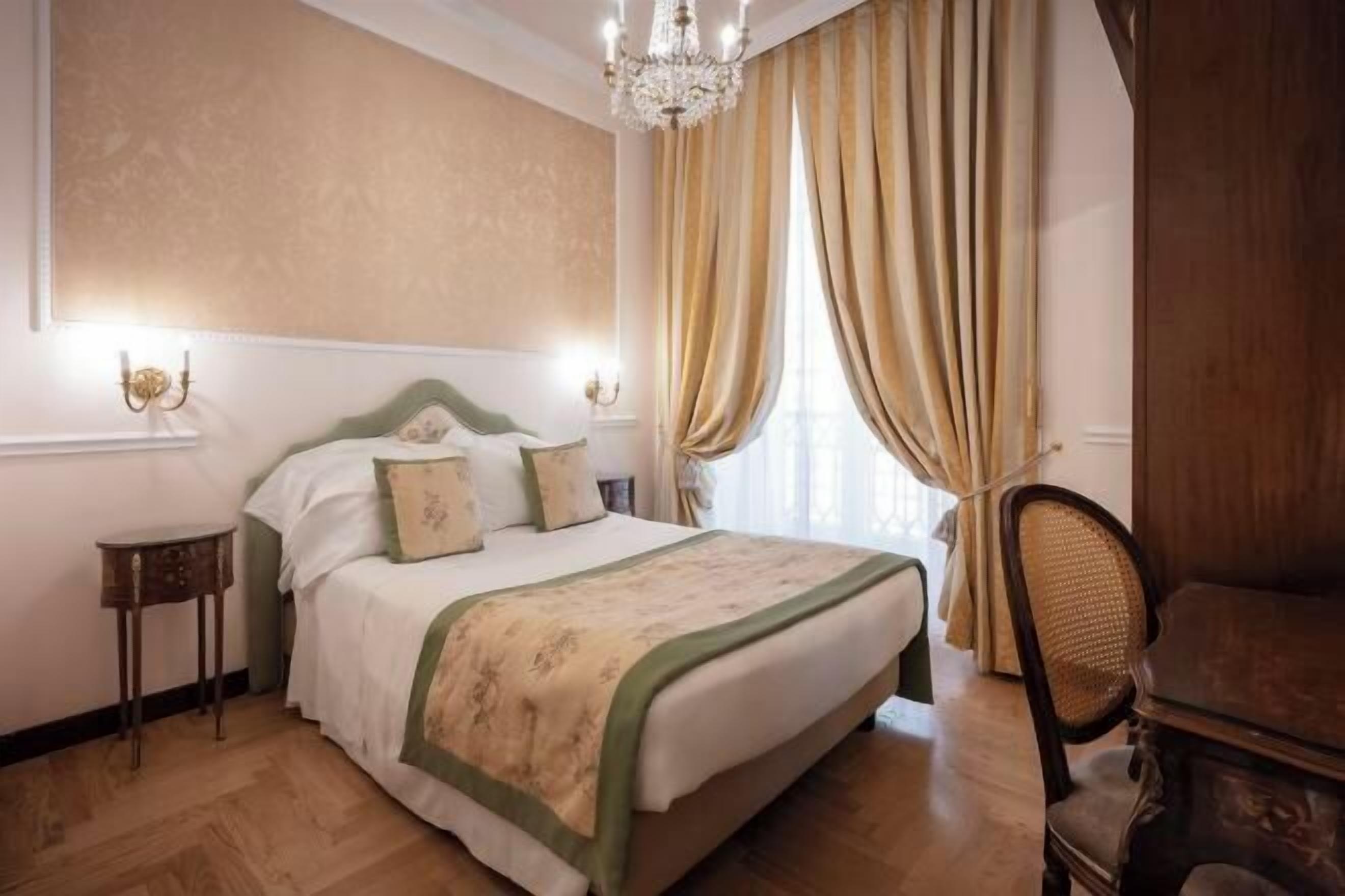 Ropa de cama de alta calidad y minibar 