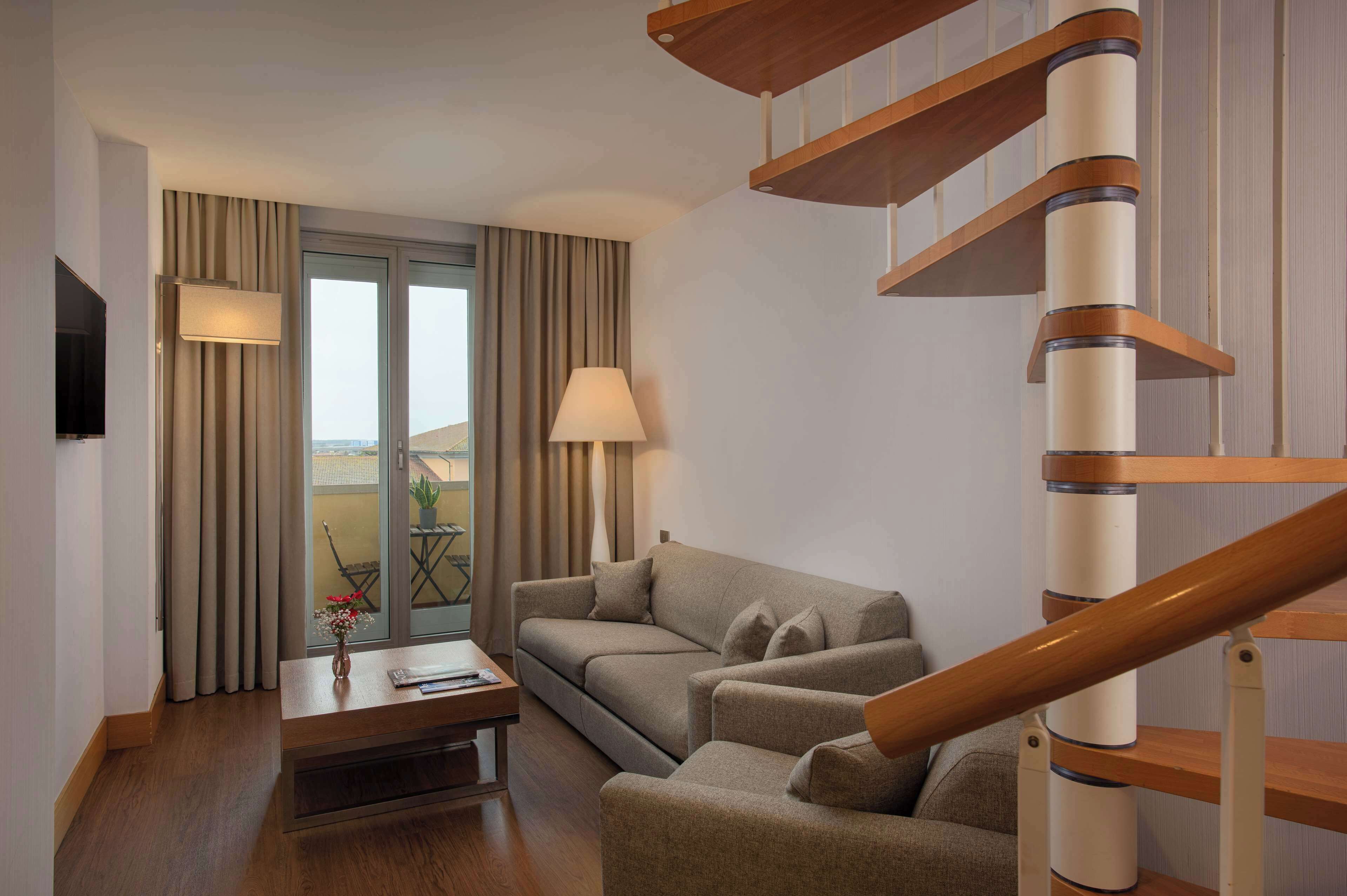 Minibar, in-room safe, desk, laptop workspace