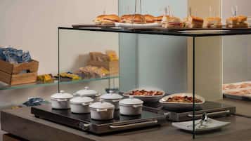 Desayuno buffet todos los días (con cargo)
