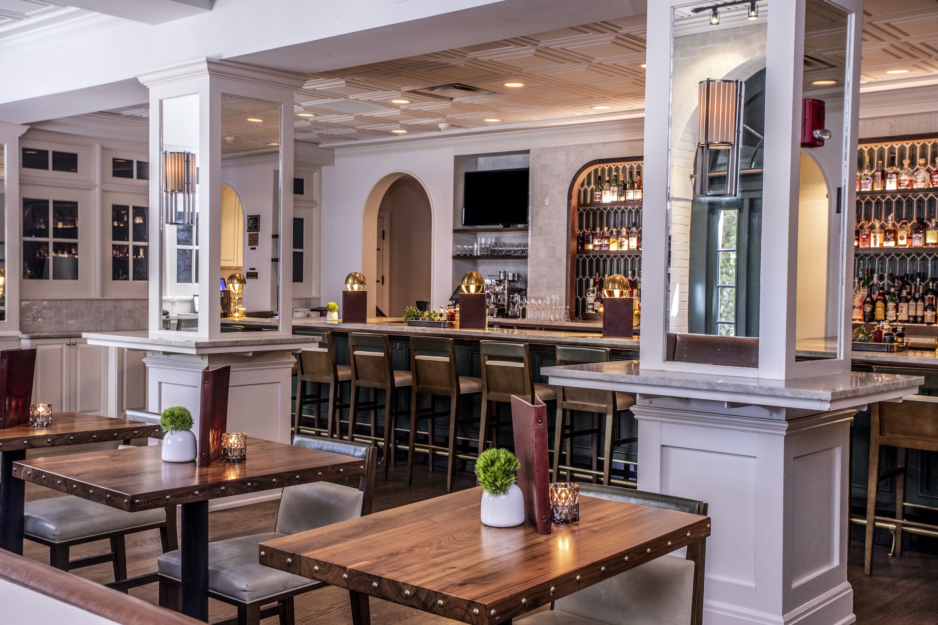 breakfast, lunch, dinner served; italian cuisine