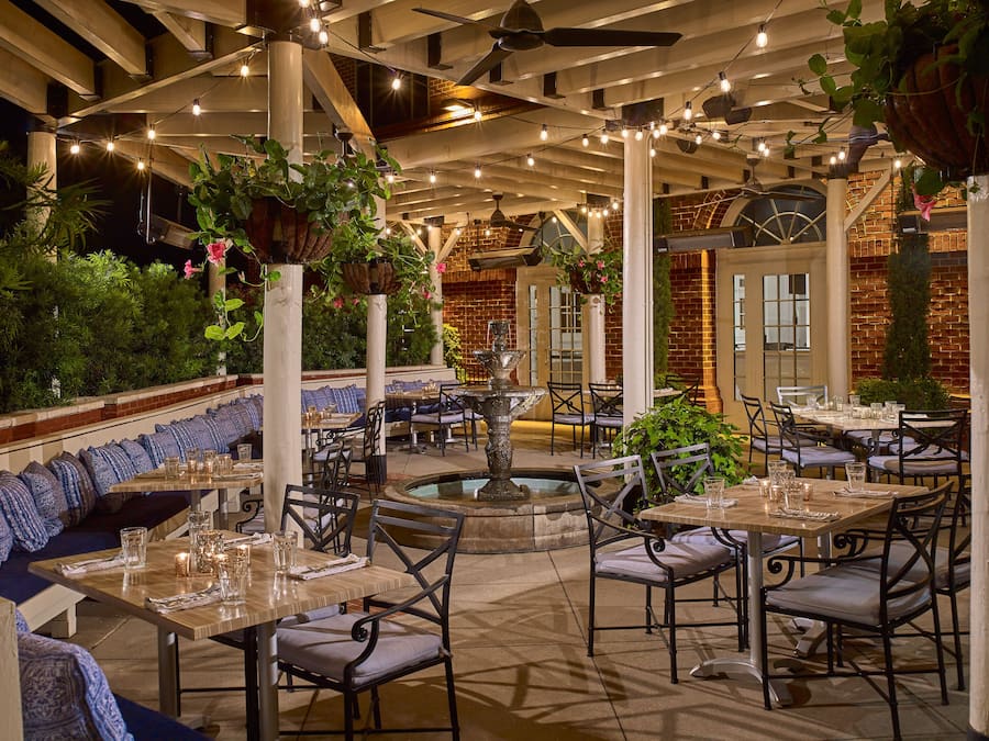 3 restaurantes; se sirve desayuno, almuerzo y cena; cocina italiana