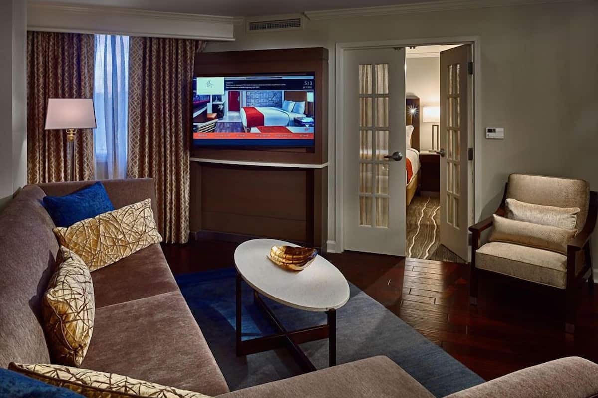 Suite, 1 King Bed with Sofa bed (Executive Suite) | Premium bedding, in-room safe, desk, blackout drapes