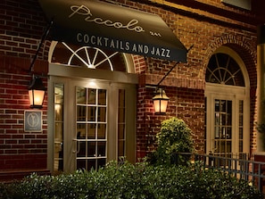 3 restaurants, breakfast, lunch, dinner served; Italian cuisine