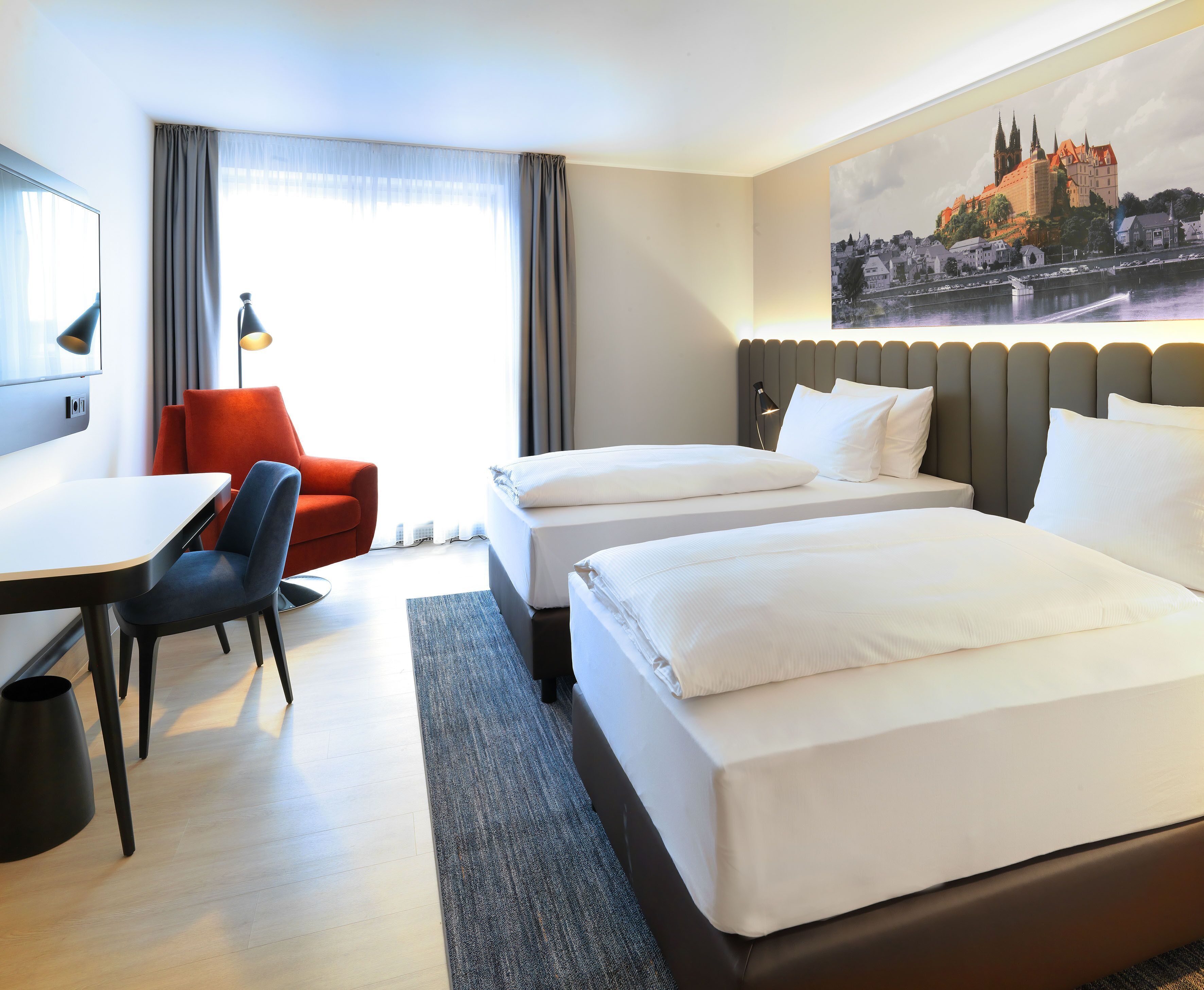 Hypo-allergenic bedding, in-room safe, desk, laptop workspace