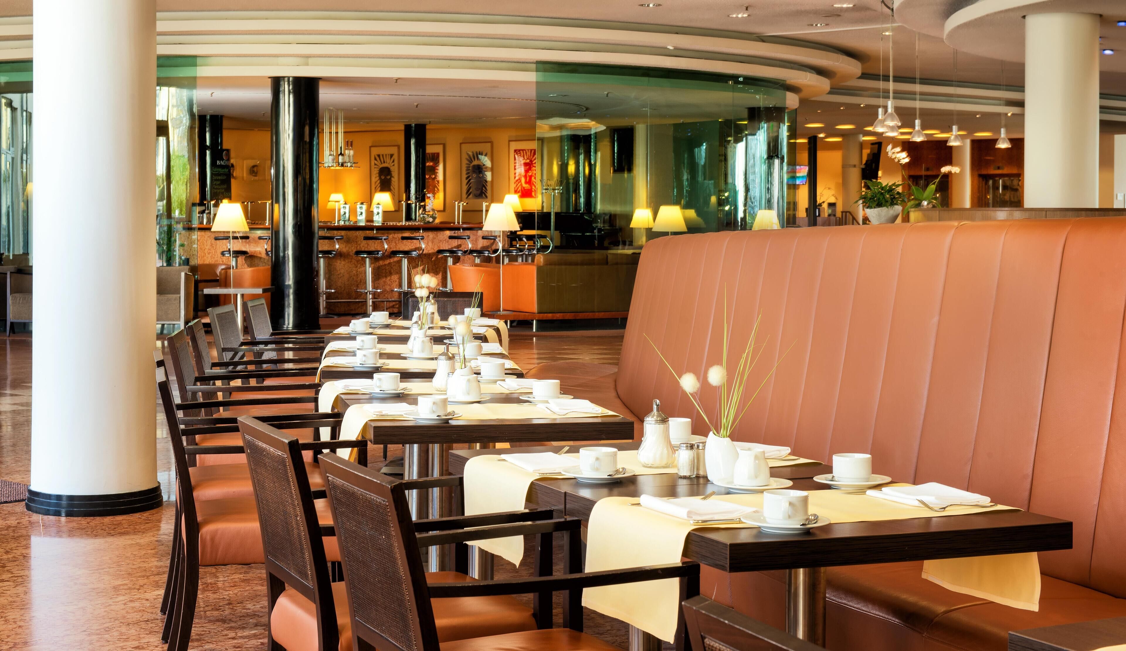 Desayuno buffet (EUR 21.50 por persona) 