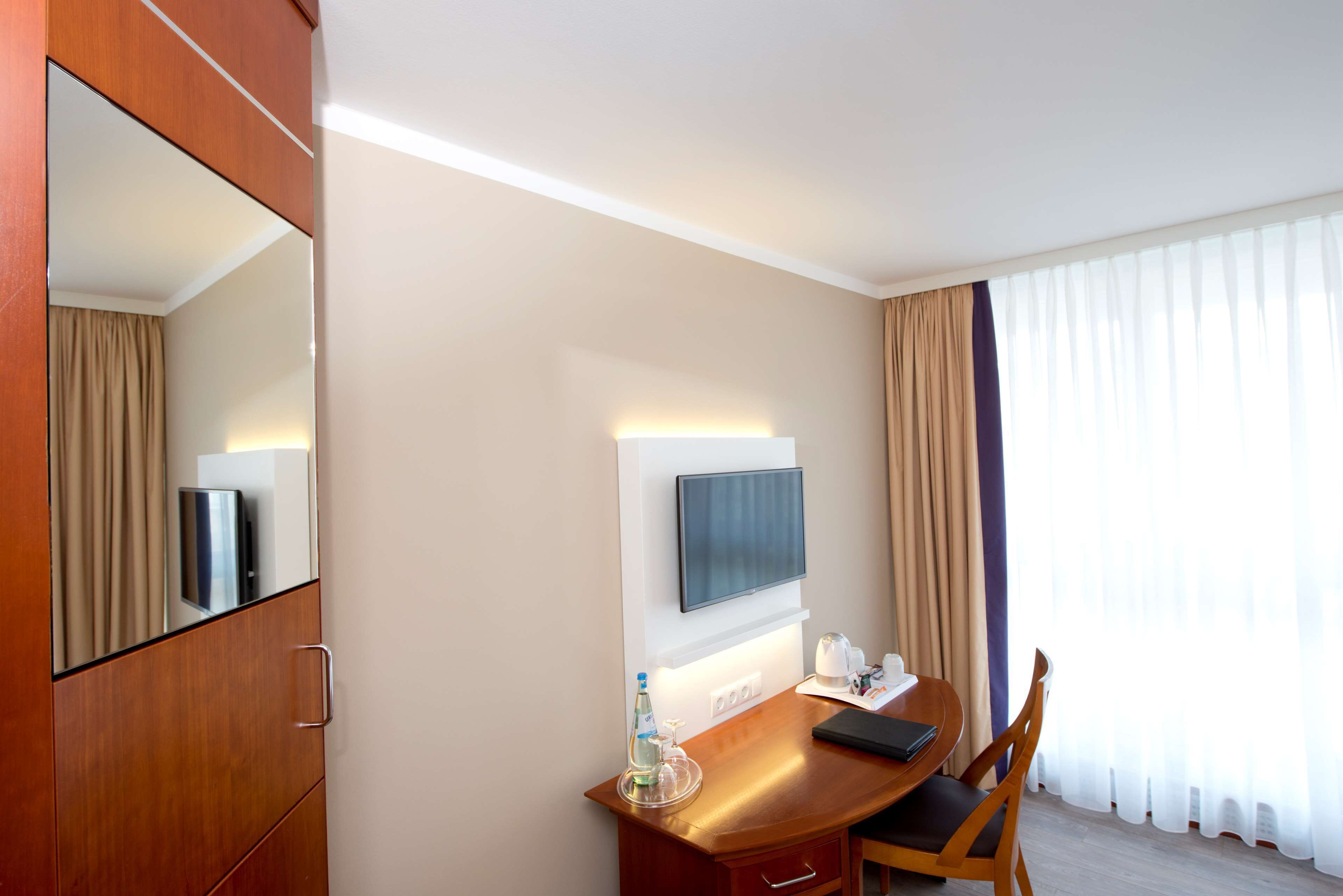 superior room (main building) | room amenity