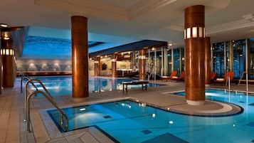 Indoor pool, sun loungers