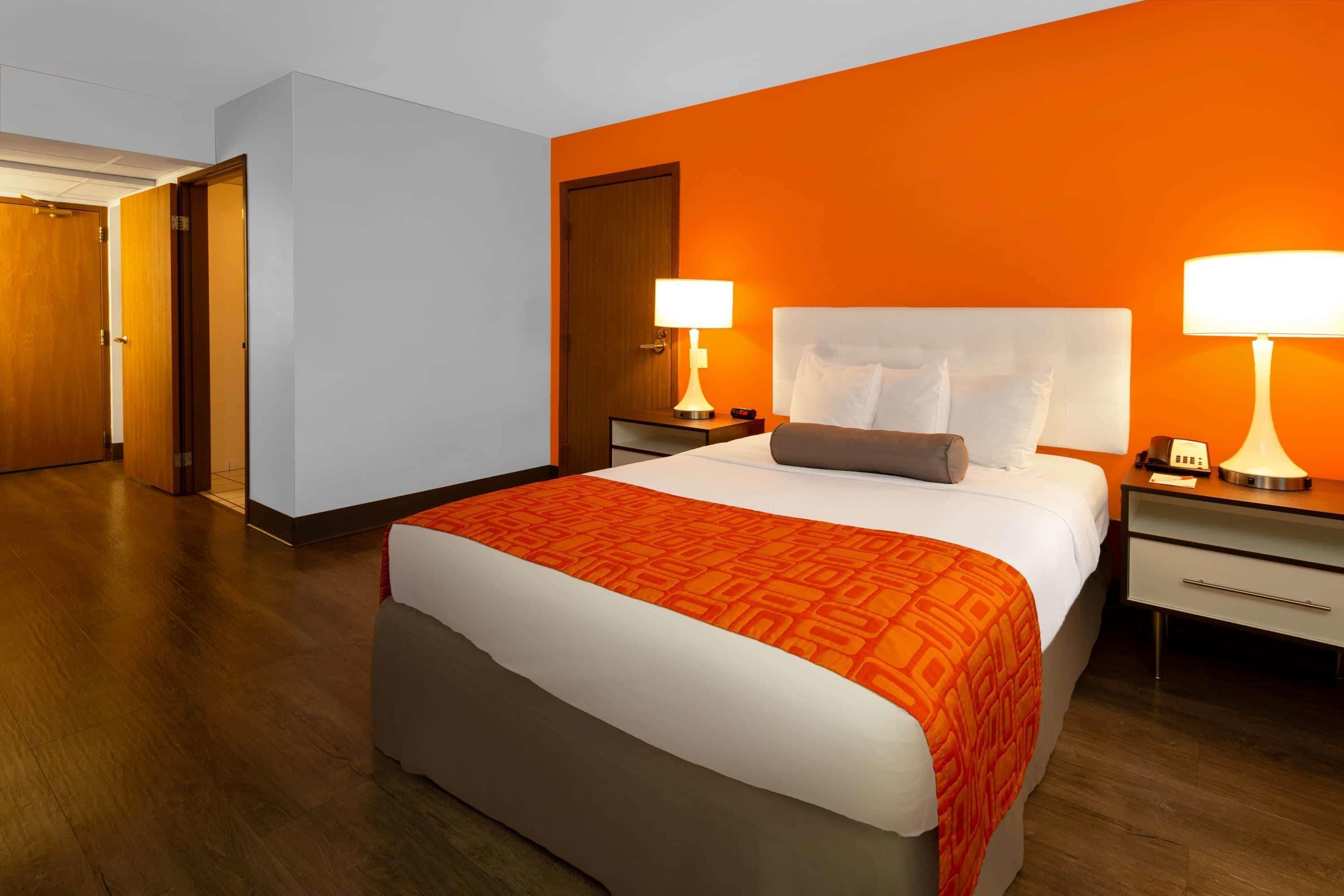 Photo - Howard Johnson by Wyndham Waukegan Great Lakes