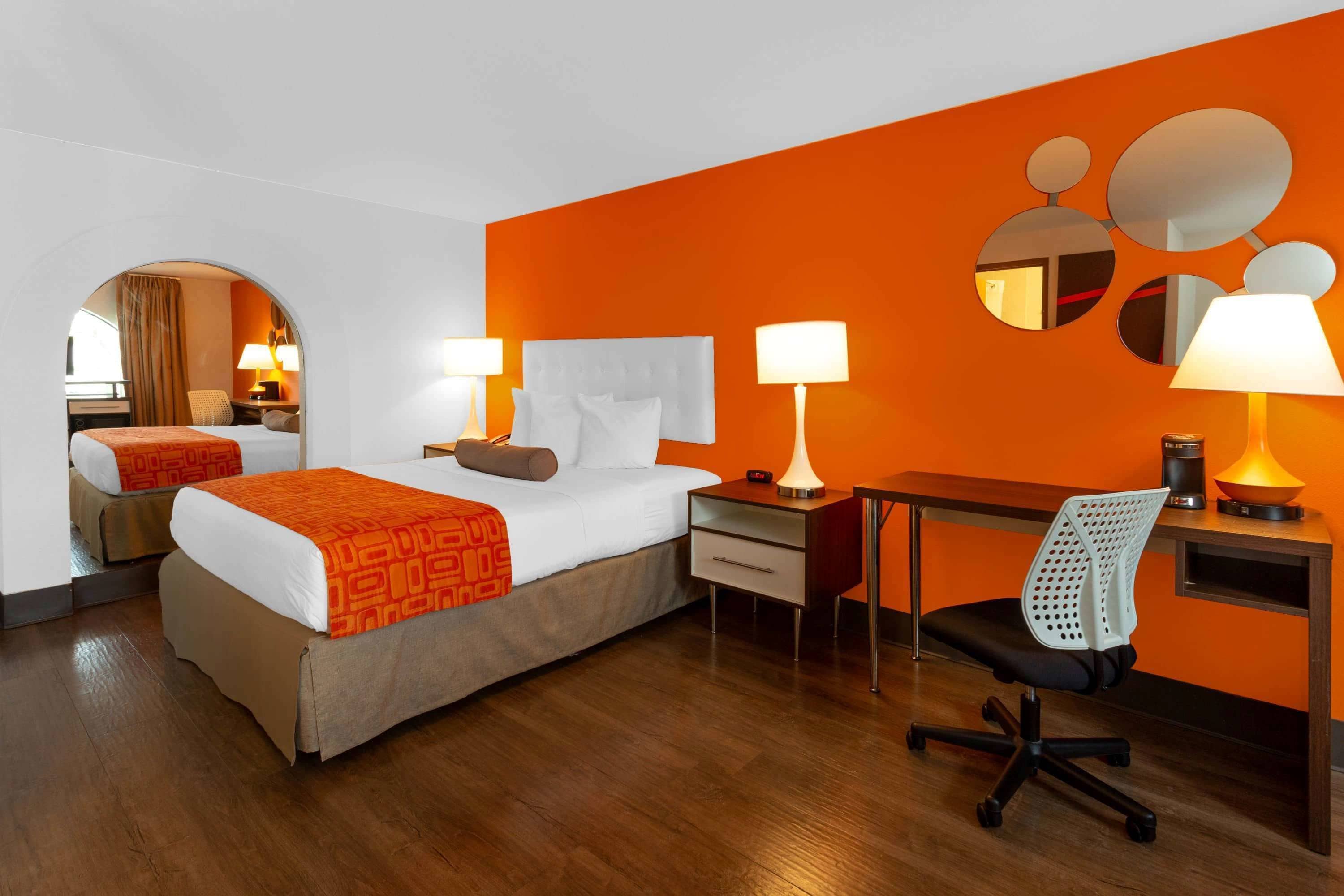 Photo - Howard Johnson by Wyndham Waukegan Great Lakes