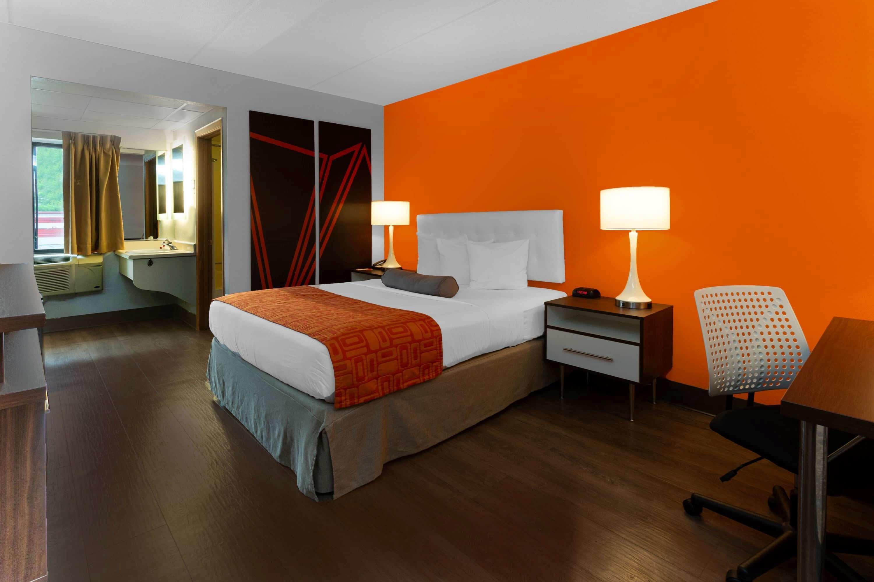 Photo - Howard Johnson by Wyndham Waukegan Great Lakes