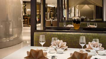 3 restaurants, breakfast, lunch, dinner served; Chinese cuisine