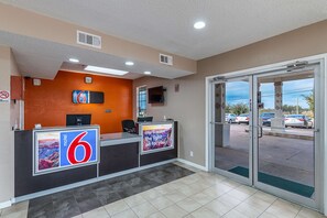 Interior entrance - Motel 6 Waxahachie, TX (Waxahachie)