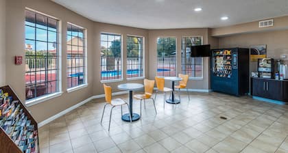 Motel 6 Waxahachie, TX