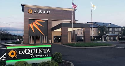 La Quinta Inn & Suites by Wyndham Springfield
