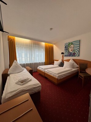 Family Room | Hypo-allergenic bedding, iron/ironing board, free WiFi, bed sheets