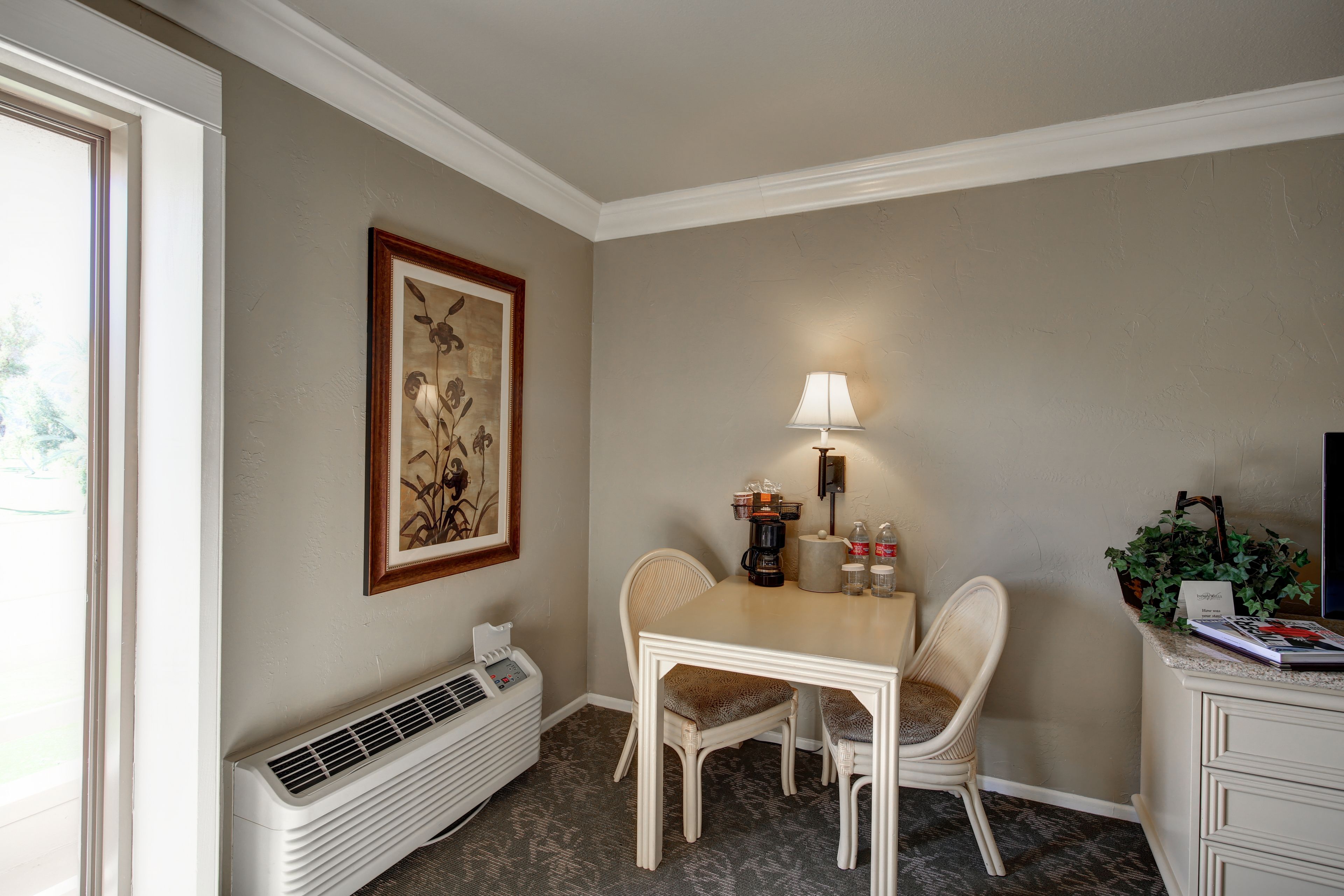 Photo - Indian Wells Resort Hotel