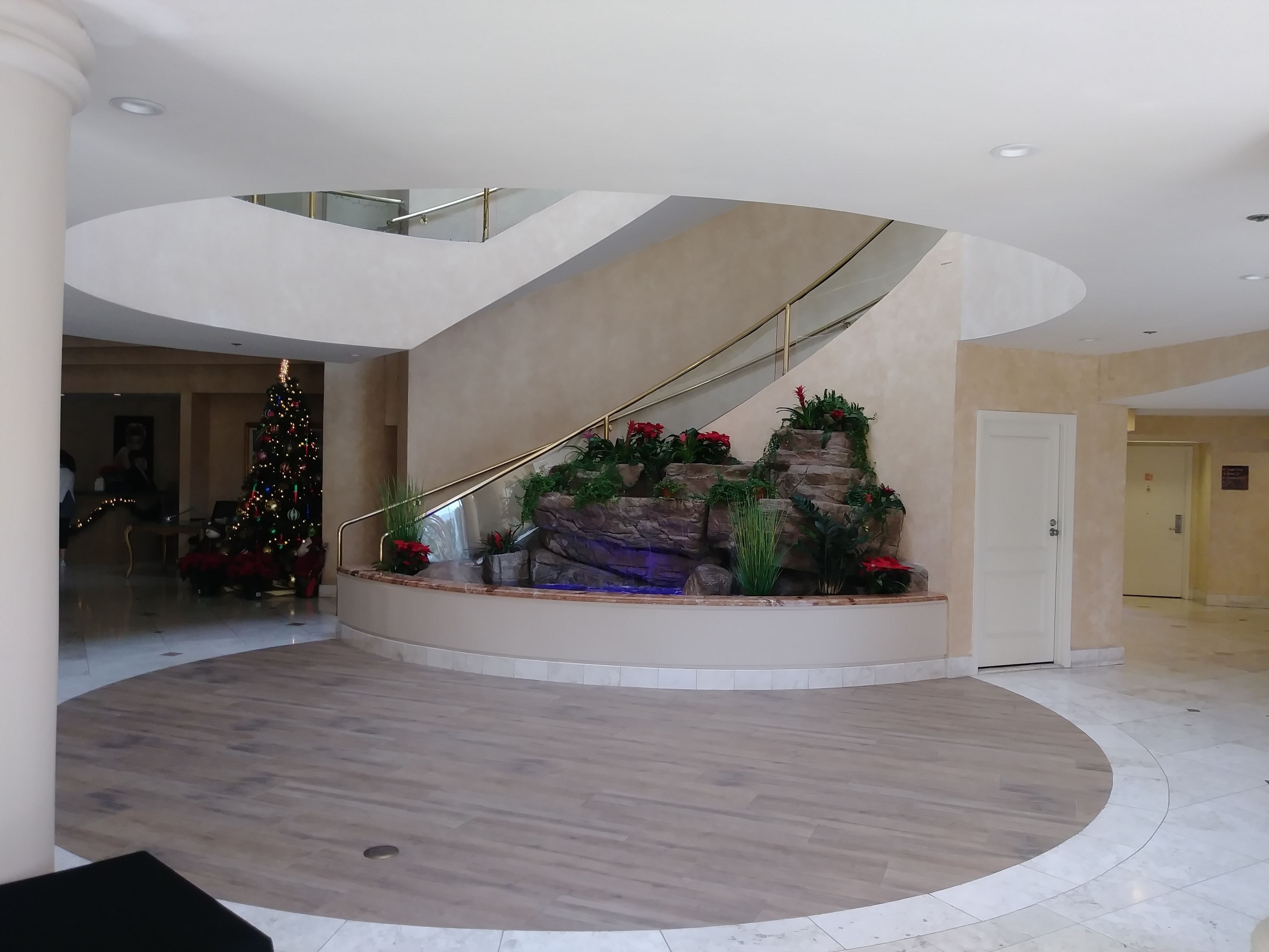 Photo - Indian Wells Resort Hotel