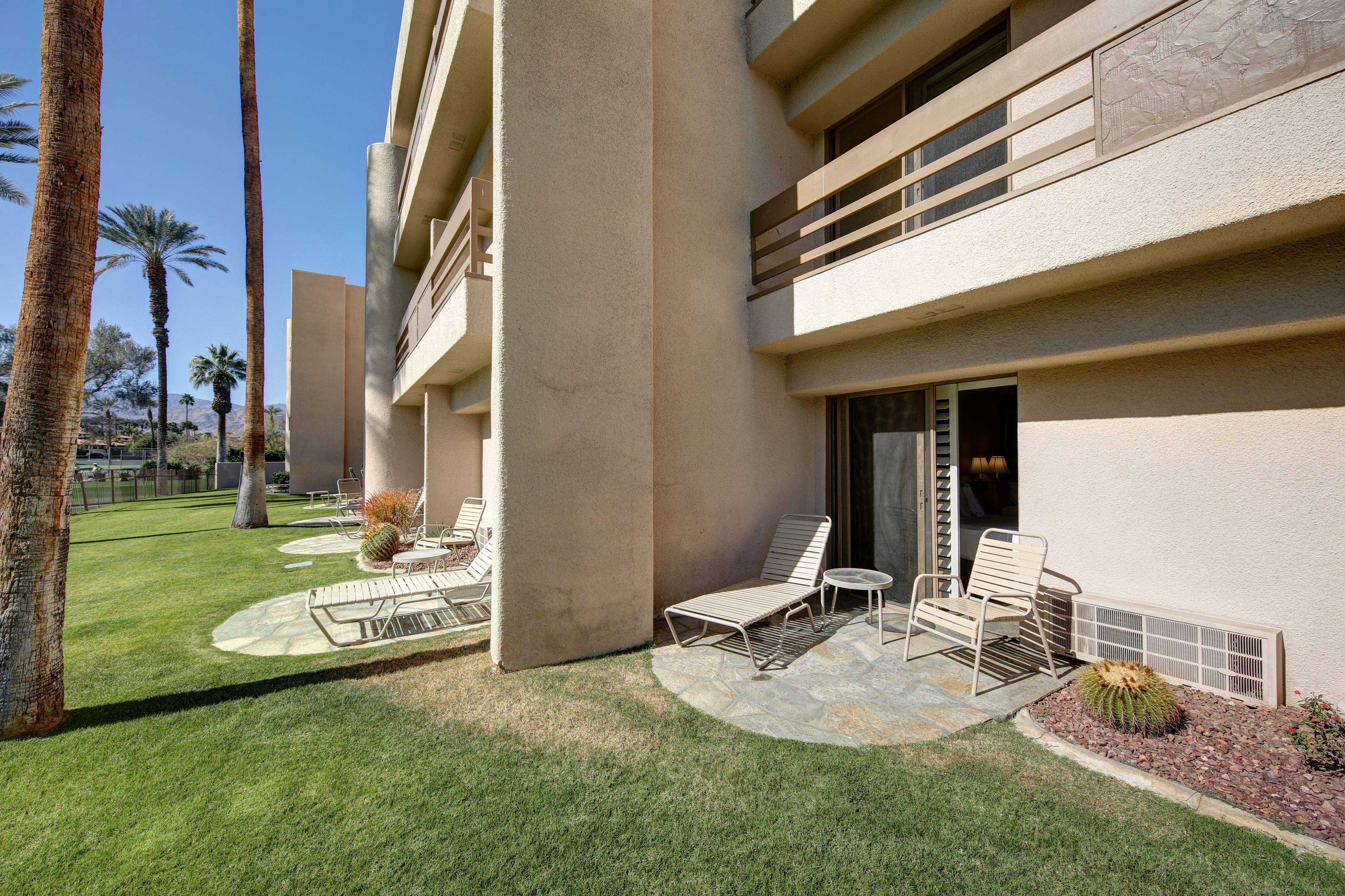 Photo - Indian Wells Resort Hotel