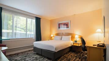 Standard Room, 1 Double Bed, Accessible | In-room safe, desk, blackout drapes, iron/ironing board