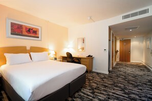 标准房, 1 张双人床, 无障碍 | 客房内保险箱、办公桌、遮光窗帘、熨斗/熨衣板