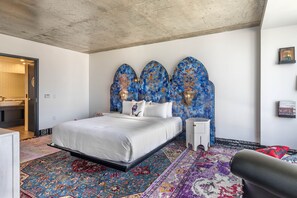 Premium kamer, 1 kingsize bed (Nomad) | Luxe beddengoed, een kluis op de kamer, een bureau, een laptopwerkplek