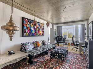 Premium Room, 1 King Bed (Nomad)