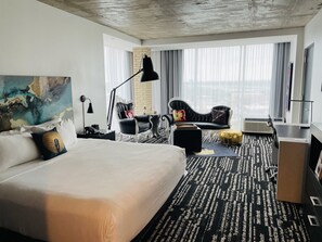 Rom, 1 kingsize-seng, tilgjengelighetstilpasset (Escape, Mobility, Roll-In Shower) | Sengetøy av topp kvalitet, safe på rommet og skrivebord