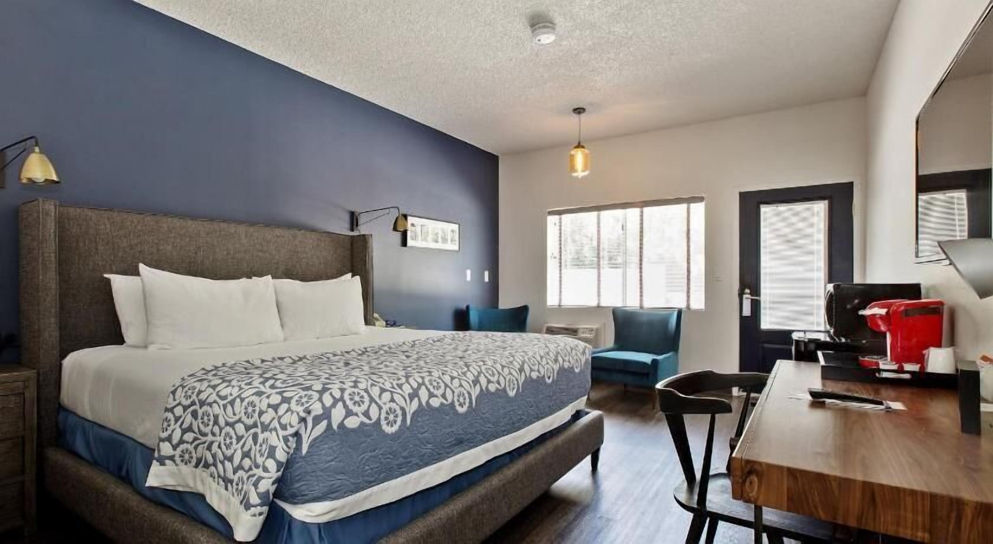 Desk, iron/ironing board, rollaway beds, free WiFi