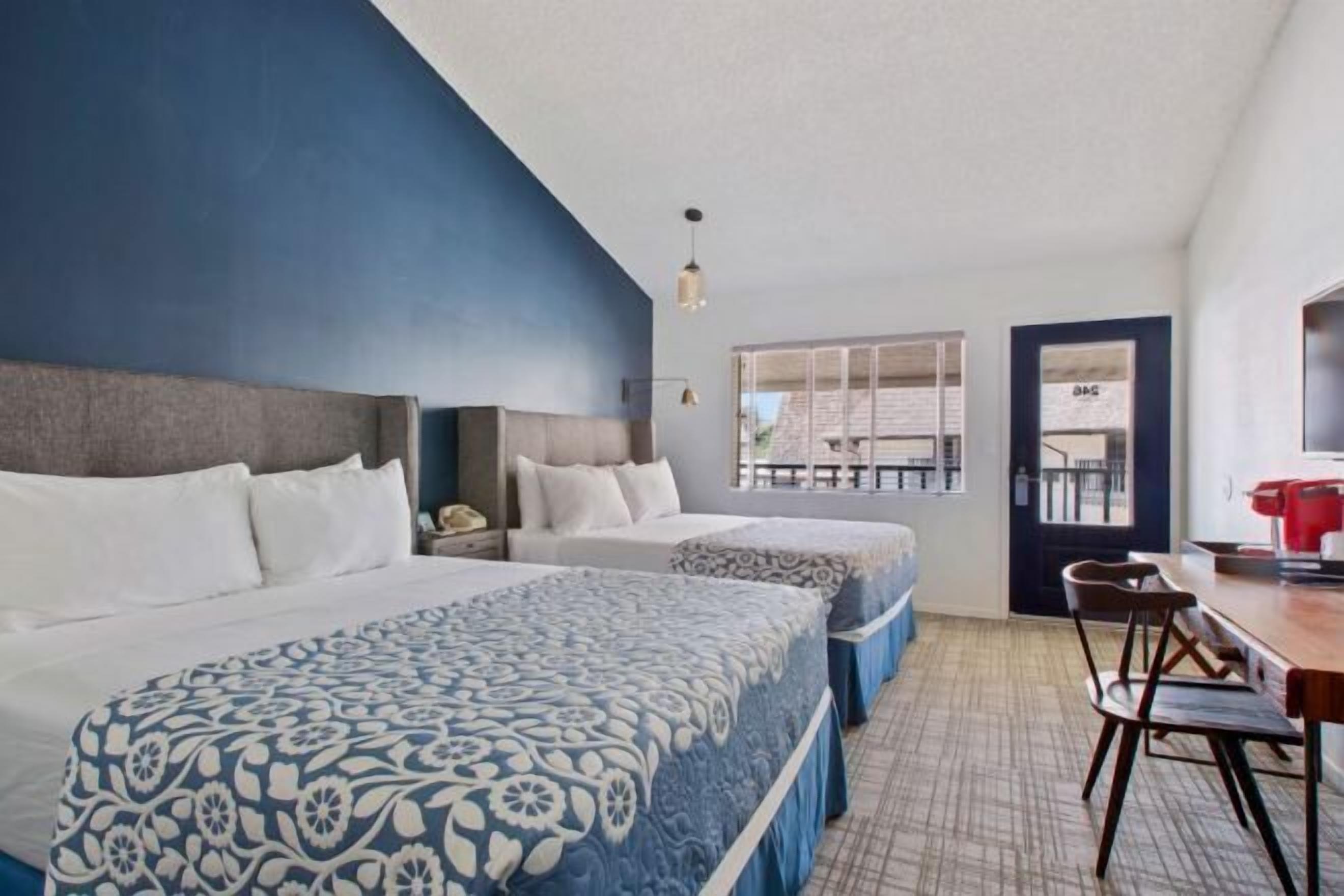 Desk, iron/ironing board, rollaway beds, free WiFi