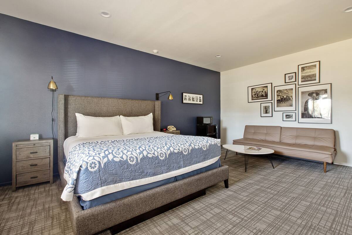 Desk, iron/ironing board, rollaway beds, free WiFi