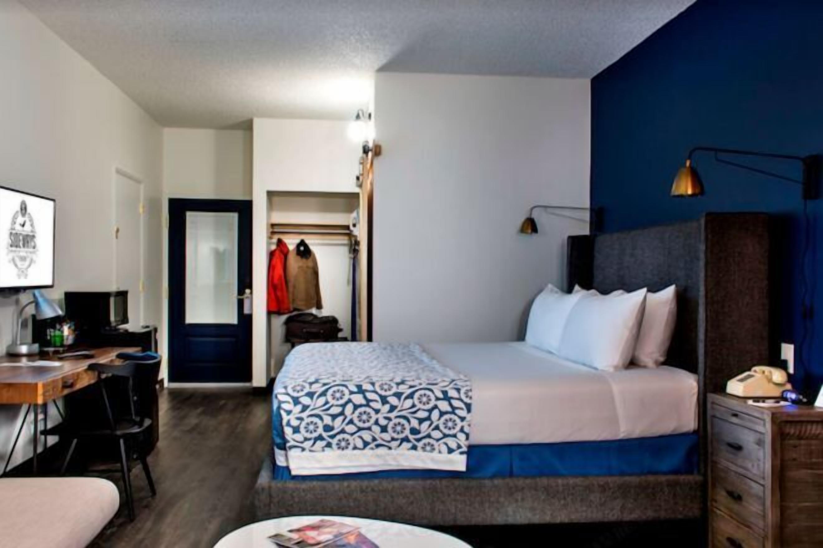 Desk, iron/ironing board, rollaway beds, free WiFi