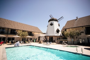 Außenpool, geöffnet von 10:00 Uhr bis 22:00 Uhr, Cabañas (kostenlos)