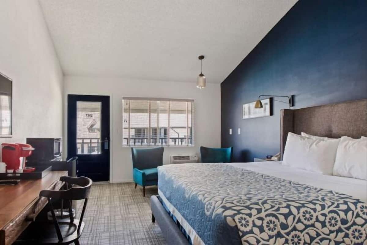 TyöpöytÀ, silitysrauta/-lauta, lisÀvuoteet, ilmainen Wi-Fi