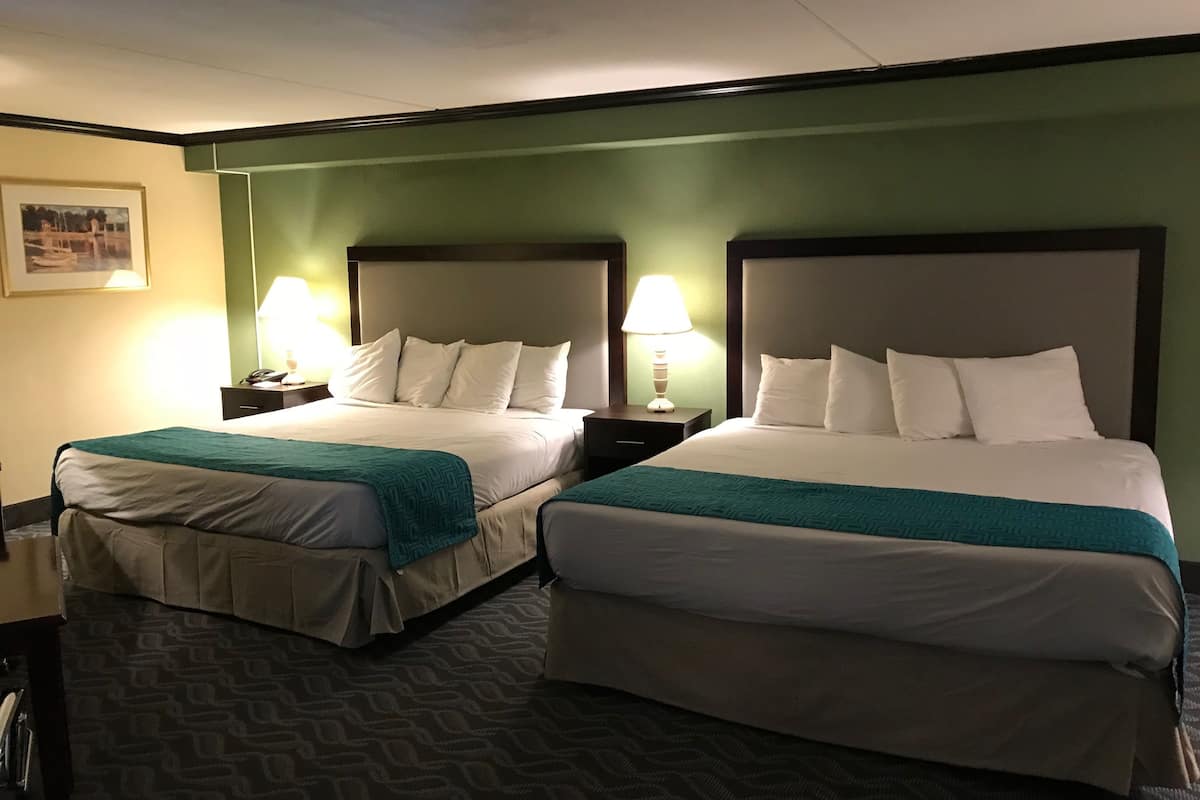 studio suite, 1 king bed, non smoking | tempur-pedic beds, in-room safe, individually furnished, desk