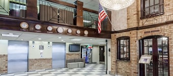 Howard Johnson Hotel by Wyndham Newark Airport