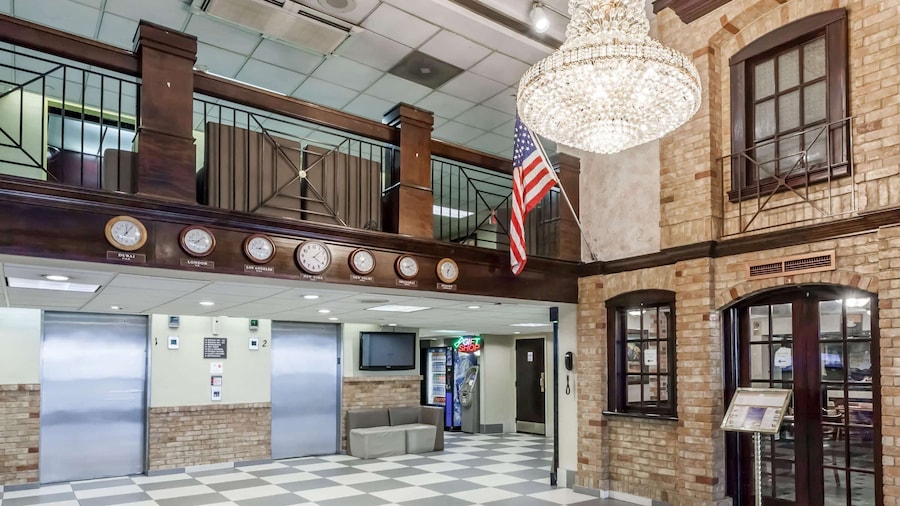 Howard Johnson Hotel by Wyndham Newark Airport