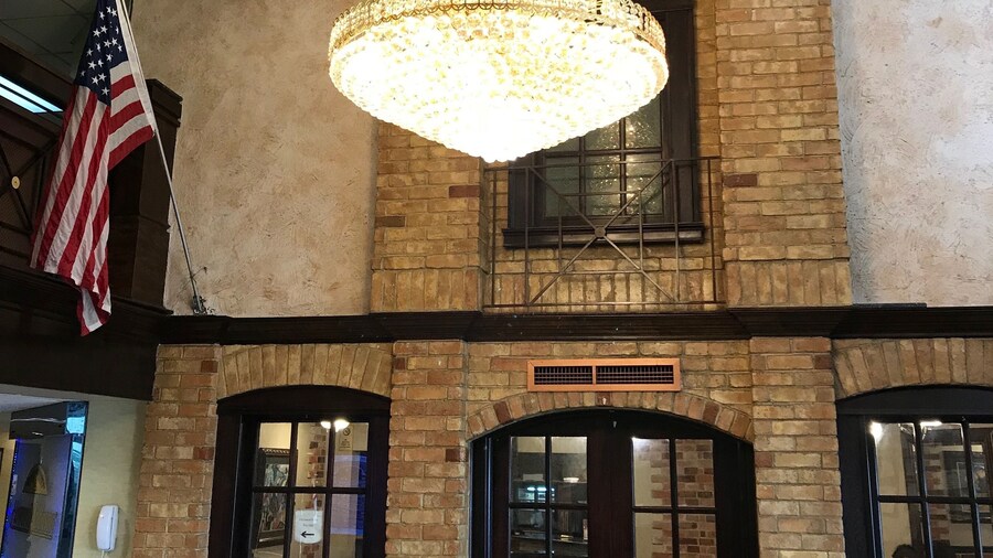 Howard Johnson Hotel by Wyndham Newark Airport