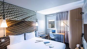 Dobbeltrom – classic, 1 dobbeltseng | 1 soverom, dundyner, skrivebord og blendingsgardiner