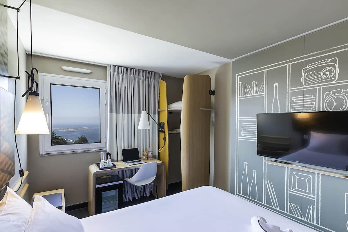 Superior Double Room, 1 Double Bed, River View | 1 bedroom, down comforters, desk, blackout drapes