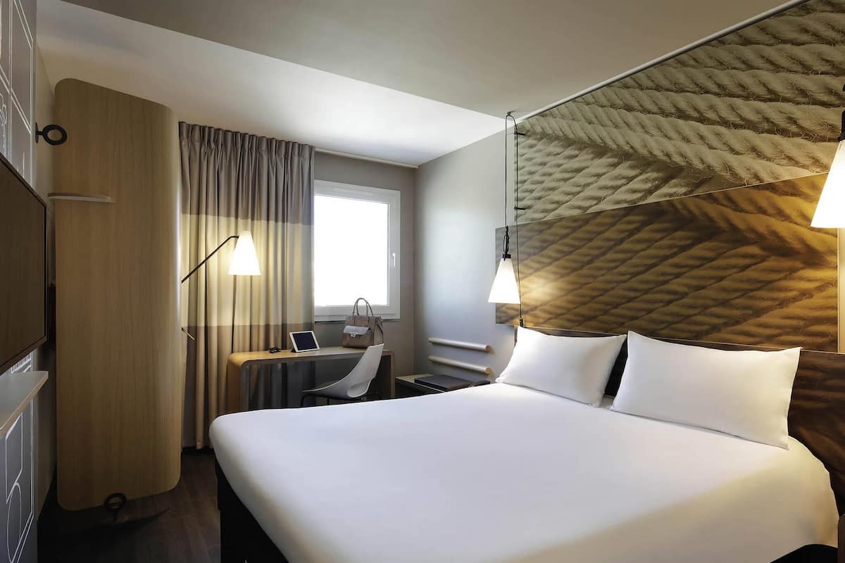 Classic-Doppelzimmer, 1 Doppelbett | 1 Schlafzimmer, Daunenbettdecken, Schreibtisch, Verdunkelungsvorhänge